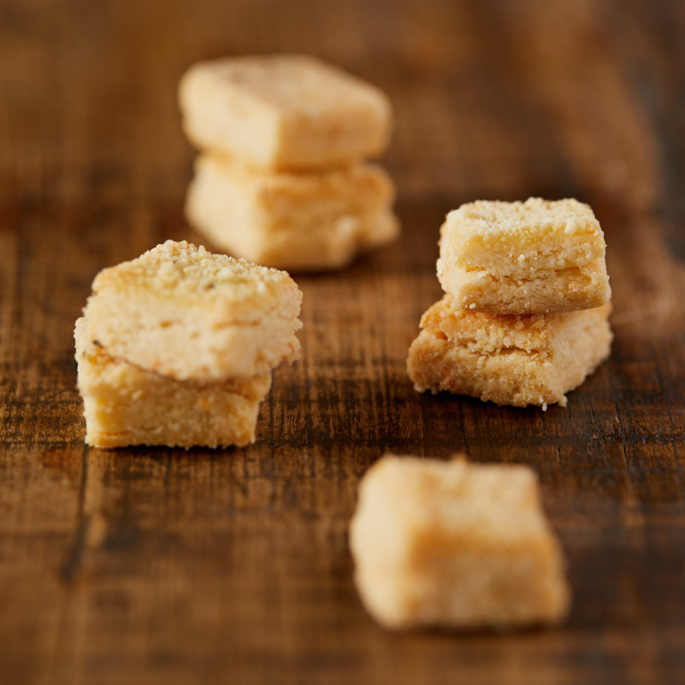 Petit Four com Queijo Parmesão 200g